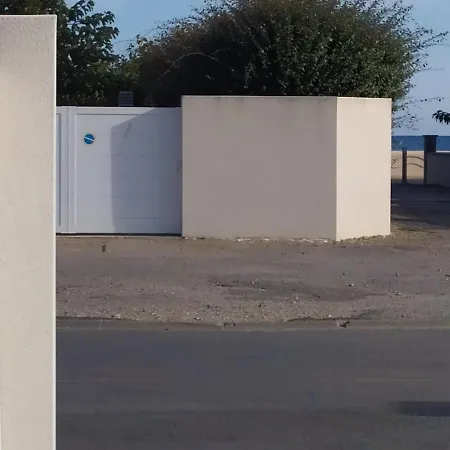 50 Metres De La Mer, Wi-fi Prázdninový dům *