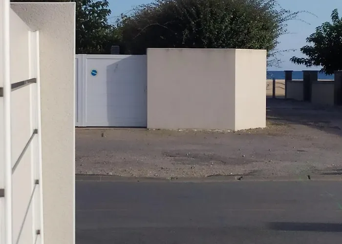 50 Metres De La Mer, Wi-fi בית נופש *
